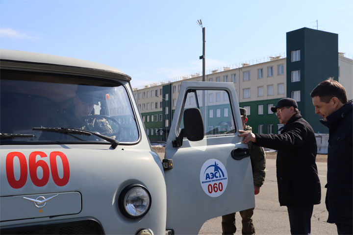 Абакан – Донбассу: военным переданы автомобиль и полторы тонны гуманитарки
