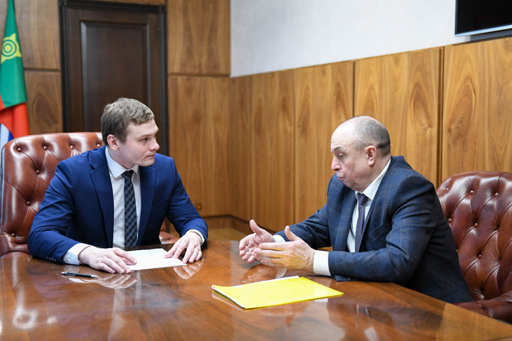 Глава Хакасии провел встречу с Сергеем Машуковым