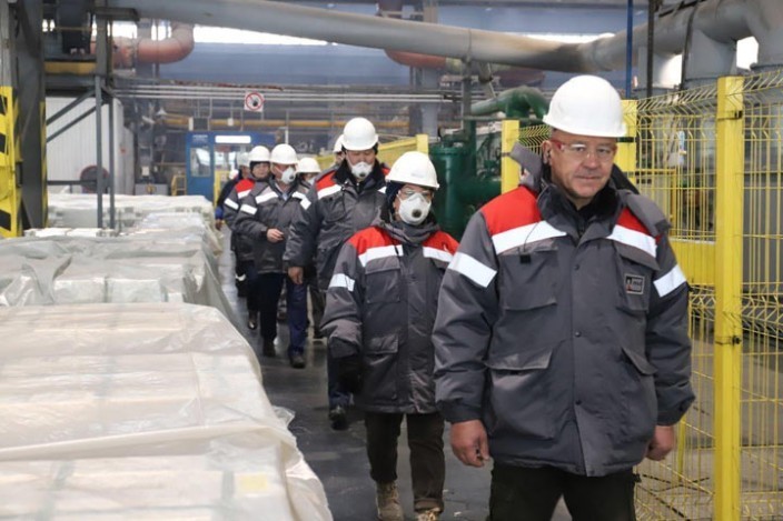 В Хакасии муниципальные депутаты побывали на Саяногорском алюминиевом заводе