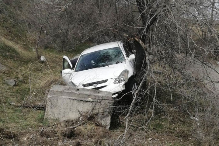 На трассе «Енисей» в Хакасии «Калдина» с пьяным водителем улетела в кювет