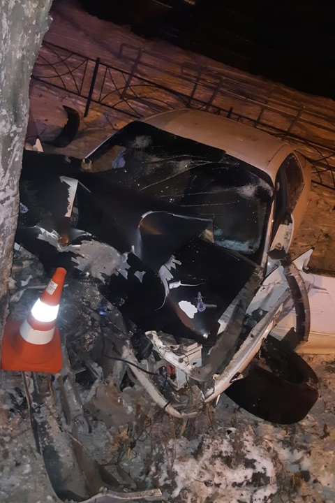 Подробности ночной аварии по Пушкина: молодой водитель не удержал «Марк II» 