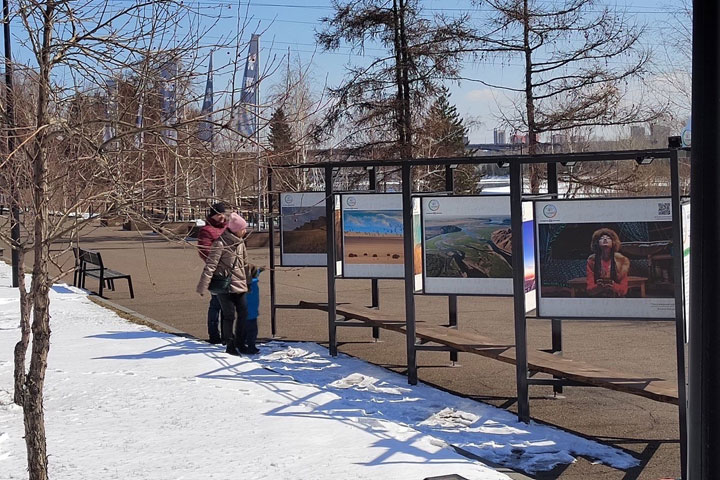 В Красноярске открылась уличная выставка «Хакасия. Земля пяти стихий»