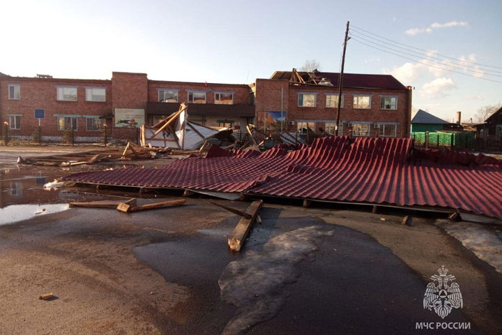 Ураган в Хакасии сорвал 9 крыш