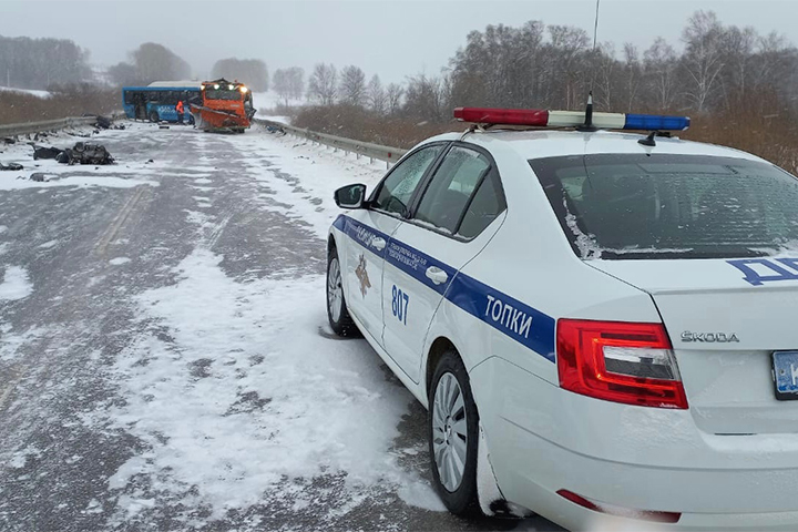 В жуткой аварии с автобусом погибли 5 человек