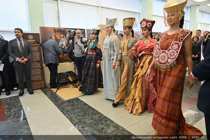 В Госдуме открылась выставка, посвященная достопримечательностям Хакасии