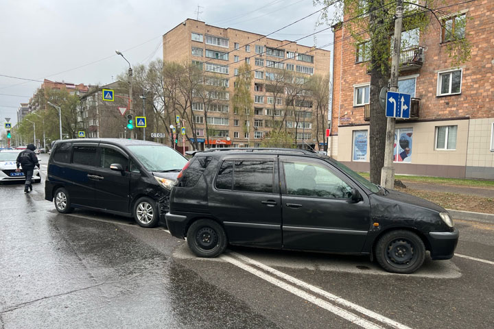 Утренняя авария по Ивана Ярыгина в Абакане: в одной из машин находилась девочка 