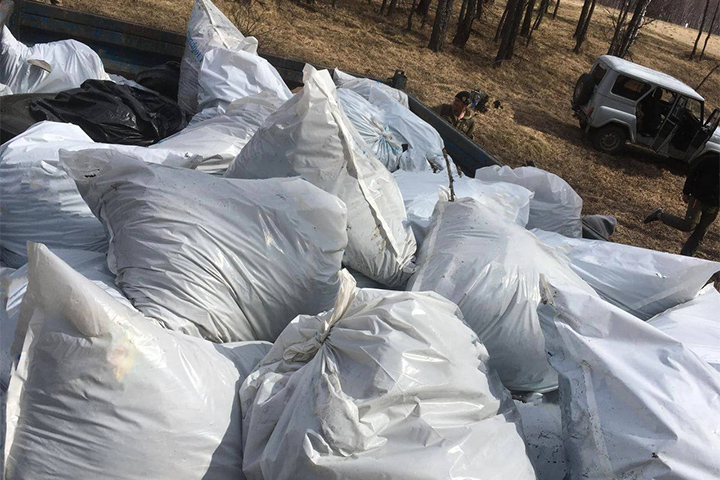 В заказнике «Боградский» собрали более 90 мешков мусора