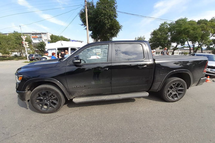 В Саяногорске пожилой водитель на Toyota Corolla протаранил пикап