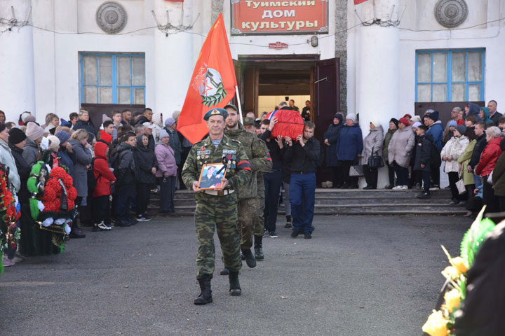 Погибших бойцов из Туима и Коммунара похоронили в Ширинском районе