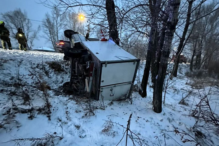 Водитель выехал из Абакана и почти сразу улетел в кювет на Аскизском тракте