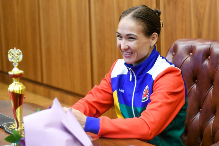Глава Хакасии поздравил чемпионку России Наталью Малышеву