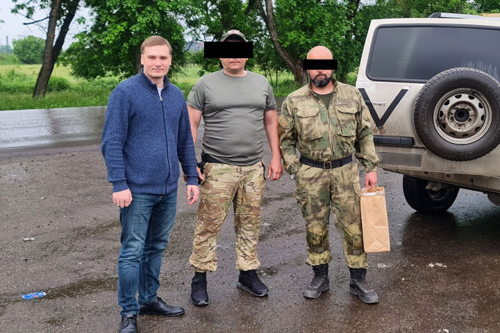 Валентин Коновалов в ЛНР передал бойцам из Хакасии квадрокоптеры 