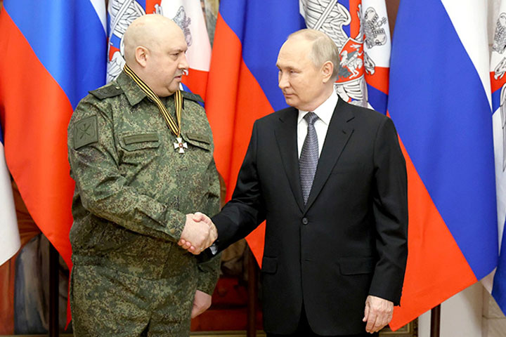 Ловушка для Путина с «заговором генералов». Куда пропал Суровикин