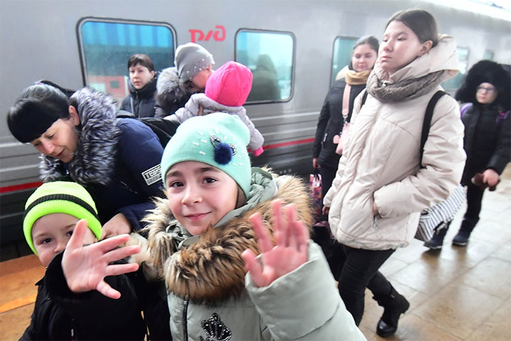 Как Россия спасает сирот и лечит детей из новых регионов 