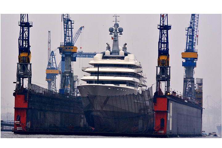 Битва флотов. Яхты олигархов разгромили новые боевые корабли России