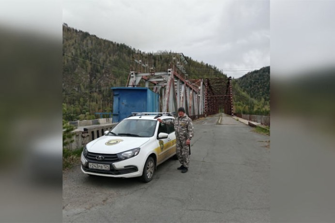 На аварийный мост через реку Енисей в Хакасии зашла охрана. Что дальше? 