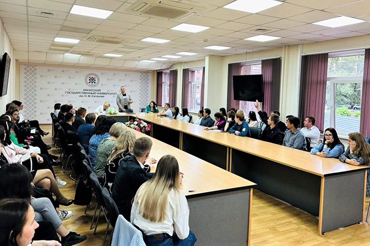 Студентам и преподавателям ХГУ презентовали возможности президентской платформы «Россия - страна возможностей»
