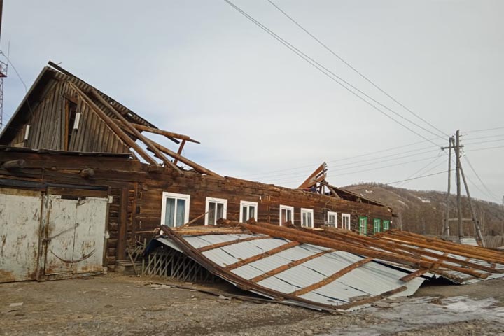 В Хакасии золотодобытчики восстановили крышу сельсовета 