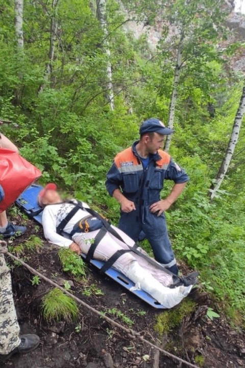 Туристка сломала ногу при подъеме на видовую площадку