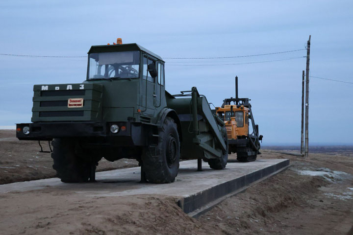 В парке горной техники в Алтайском районе появилось освещение и видеонаблюдение