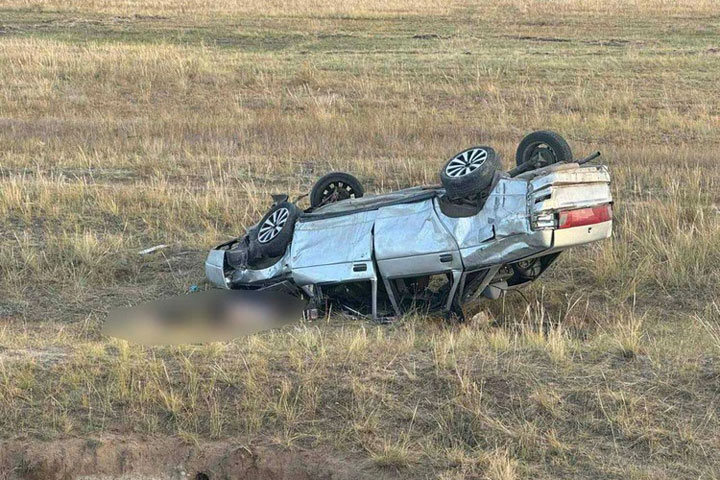 В республике два человека погибли в перевернувшейся машине