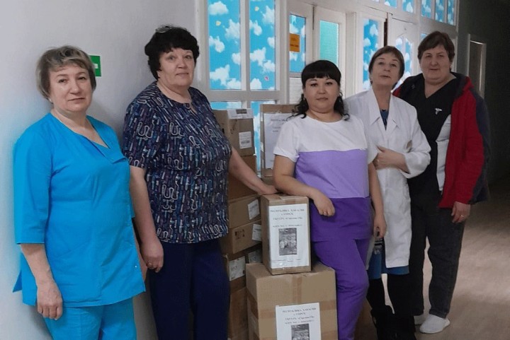 Сотрудники Сорской больницы помогают бойцам, которые находятся в зоне СВО