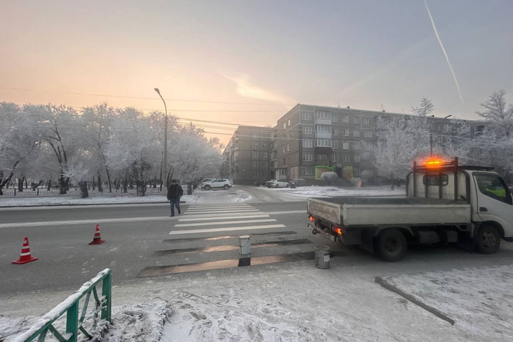 Жители города в Хакасии не поняли, зачем закрашивают пешеходный переход