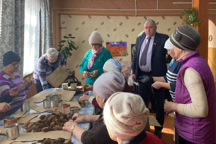 В Орджоникидзевском районе продолжат изготовление блиндажных свечей