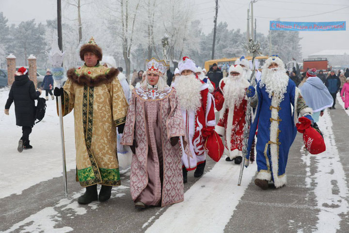 В Алтайском районе с размахом открыли главную Елку