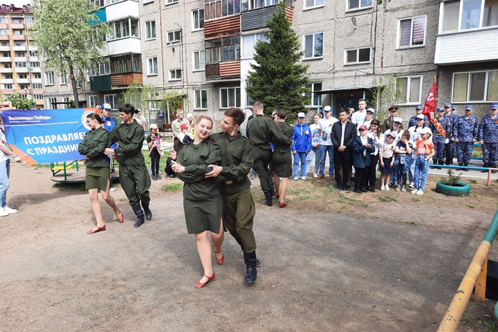 Сотрудники УФСИН поздравили ветеранов Великой Отечественной войны и тружеников тыла с Днем Победы