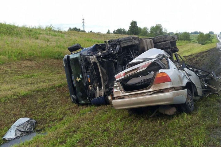 Сразу пять человек погибли в ДТП на трассе