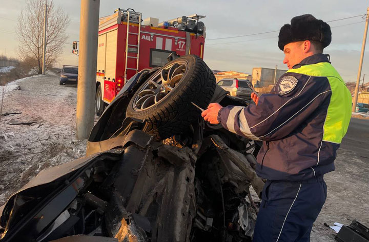 Водитель «Субару» погиб в утреннем ДТП