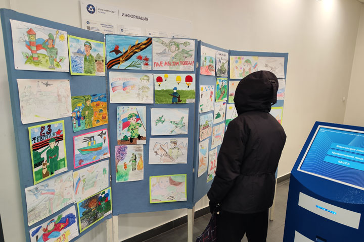 В Центре обслуживания клиентов АтомЭнергоСбыта открылась тематическая выставка детских рисунков