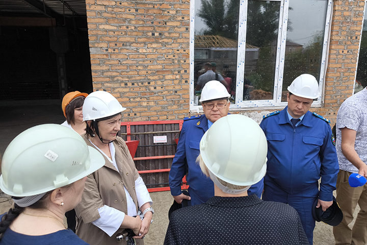 Прокурор Хакасии проинспектировал затянувшуюся реконструкцию Дома культуры