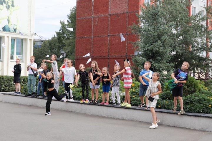 Саяногорская детвора весело и полезно провела каникулы в «Атмосфере»