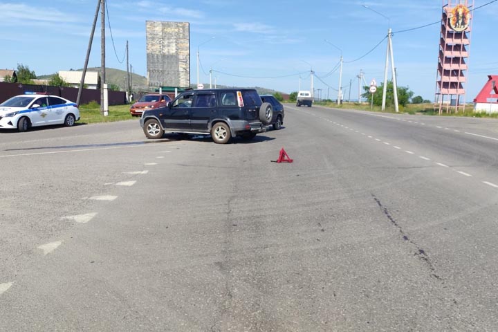 На выезде из Абакана в Саяногорск Honda CR-V не уступила «девятке»