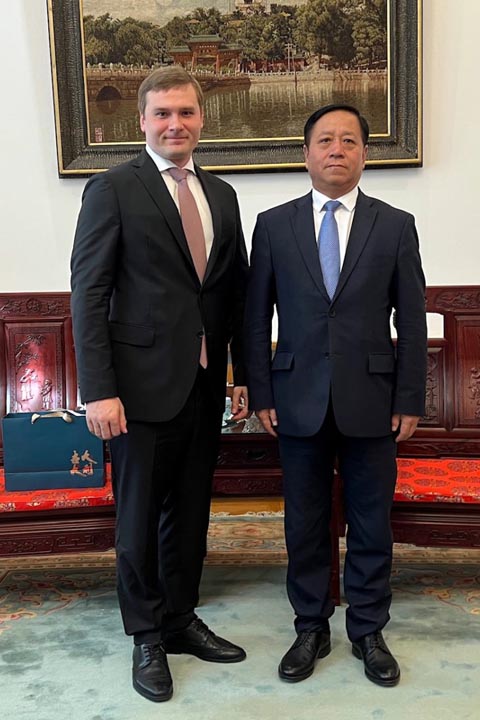 В Москве глава Хакасии встретился с послом Китая