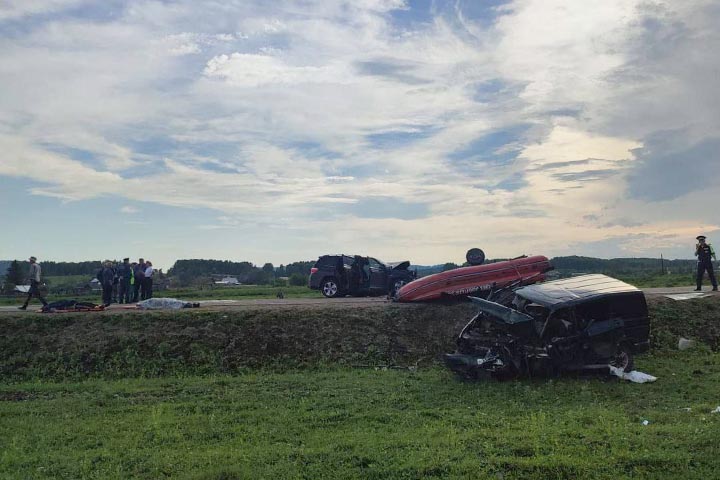 В смертельном ДТП на трассе погибли три человека 