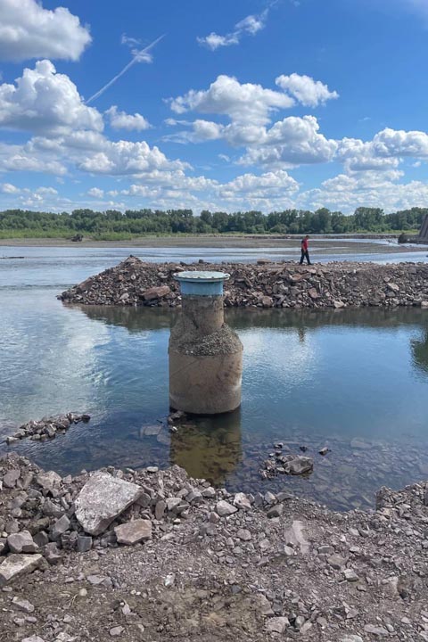 На реке Абакан продолжают укреплять берег в районе водозабора