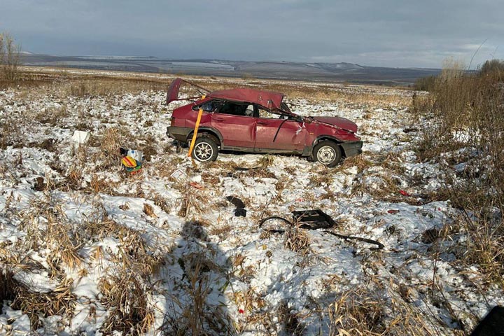 Водитель ВАЗа на летней резине погиб в ДТП