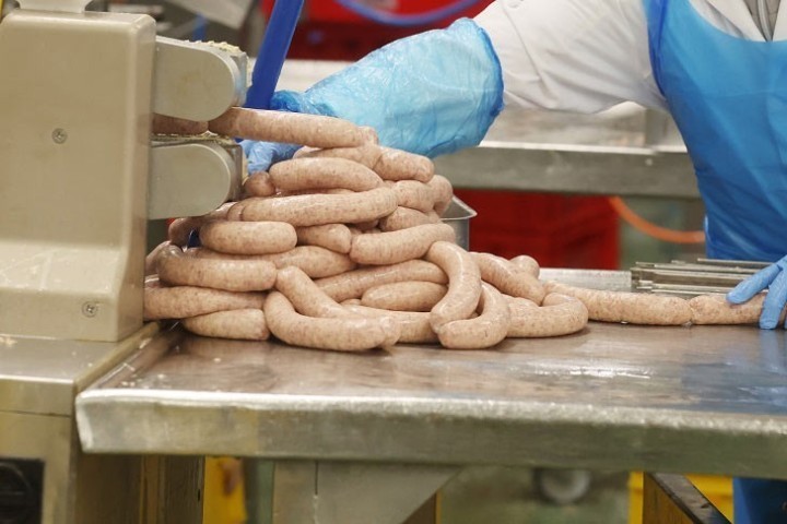 Колбаса с сюрпризом: Эксперты предупредили об угрозе продуктового теракта