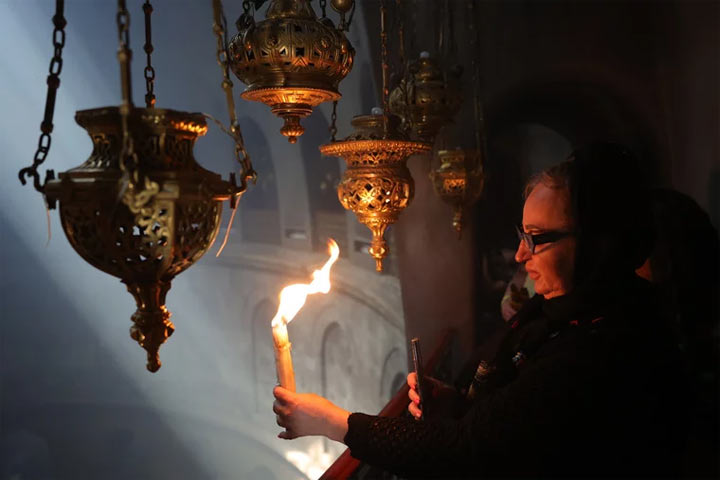 Как Благодатный огонь сошел в храме Гроба Господня в Иерусалиме. Фоторепортаж