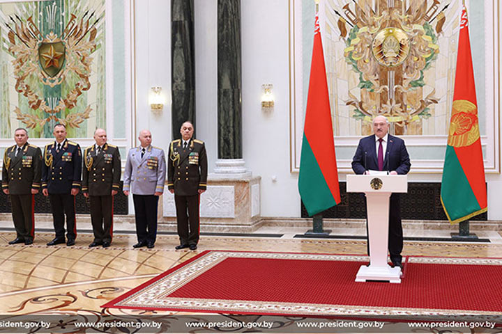 Лукашенко держит 100-тысячную армию Украины. НАТО готовит вторжение