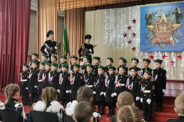 Саяногорских школьников торжественно посвятили в кадеты