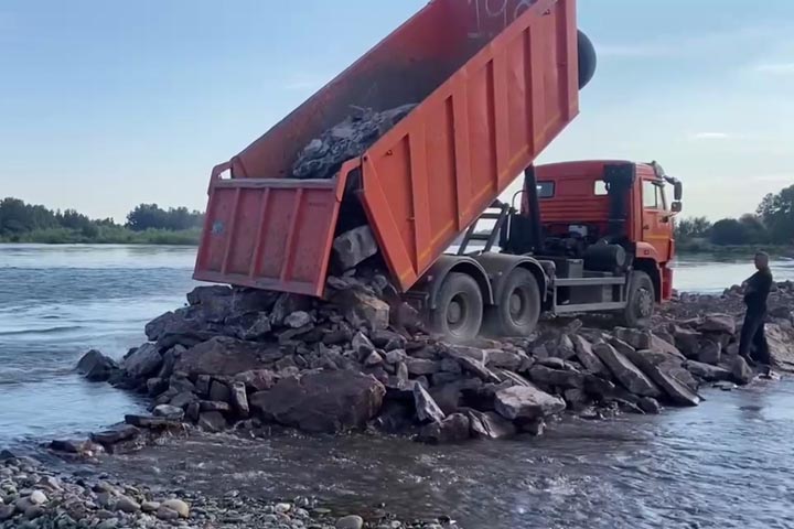 На реке Абакан завершен основной этап восстановительных работ 