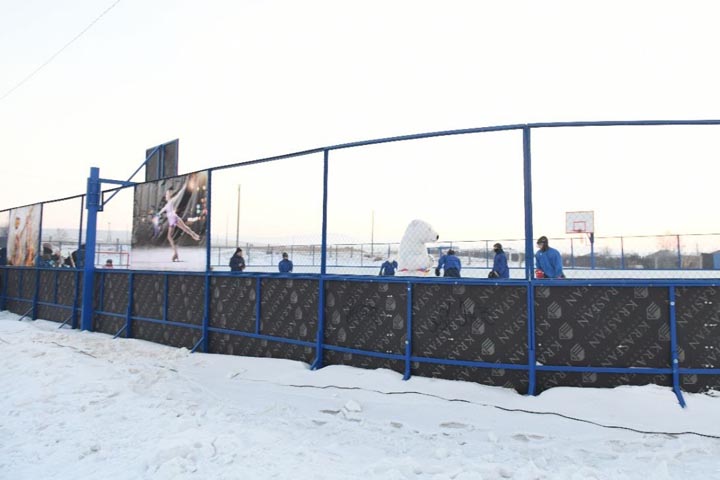 В поселке Изыхские Копи открылась многофункциональная спортивная площадка