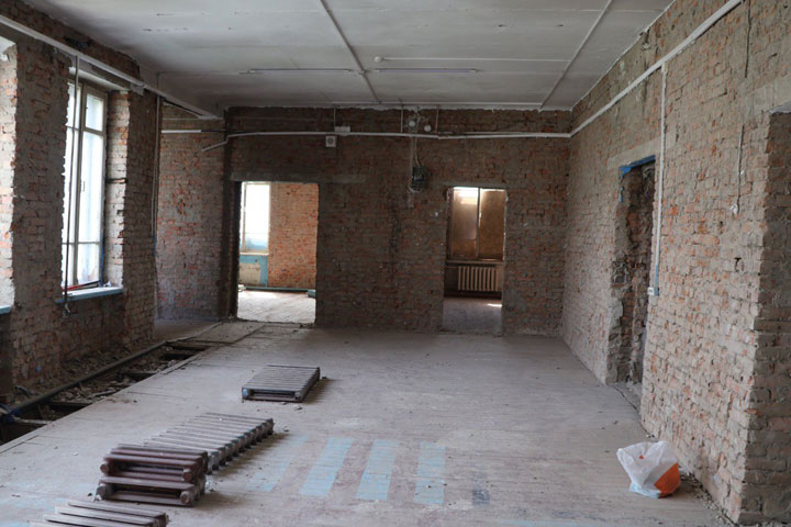 В Кайбалах идет ремонт школы в рамках федеральной программы 