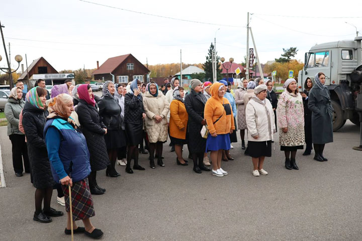 В Алтайском районе освятили новый купол с крестом