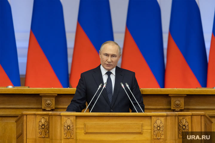 Путин поручил оказать помощь погорельцам в Красноярском крае