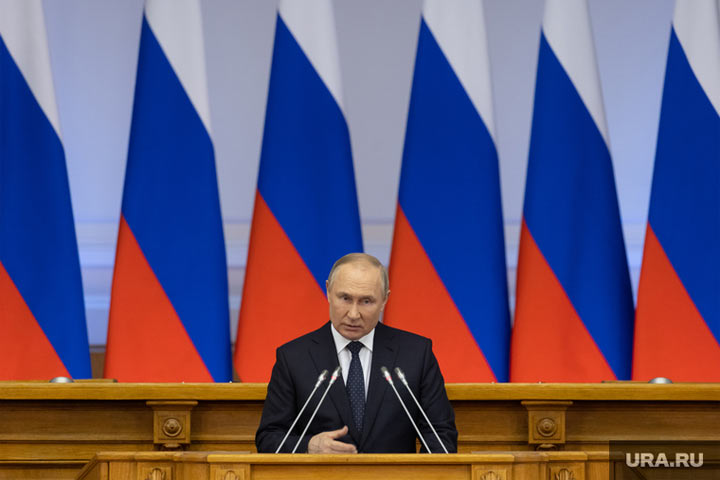 Путин поздравил глав ЛНР и ДНР с 9 мая. «Победа будет за нами»